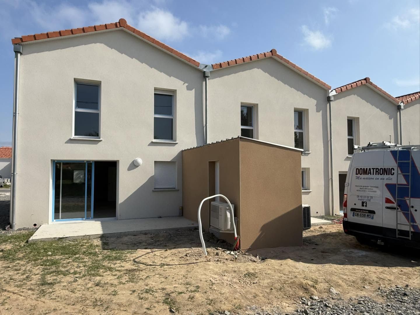 Logements groupés neufs, avec véhicule Domatronic