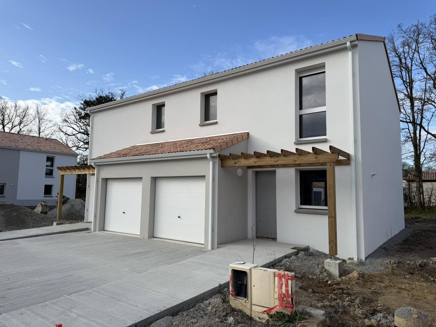 Maison neuve à étage avec double garage