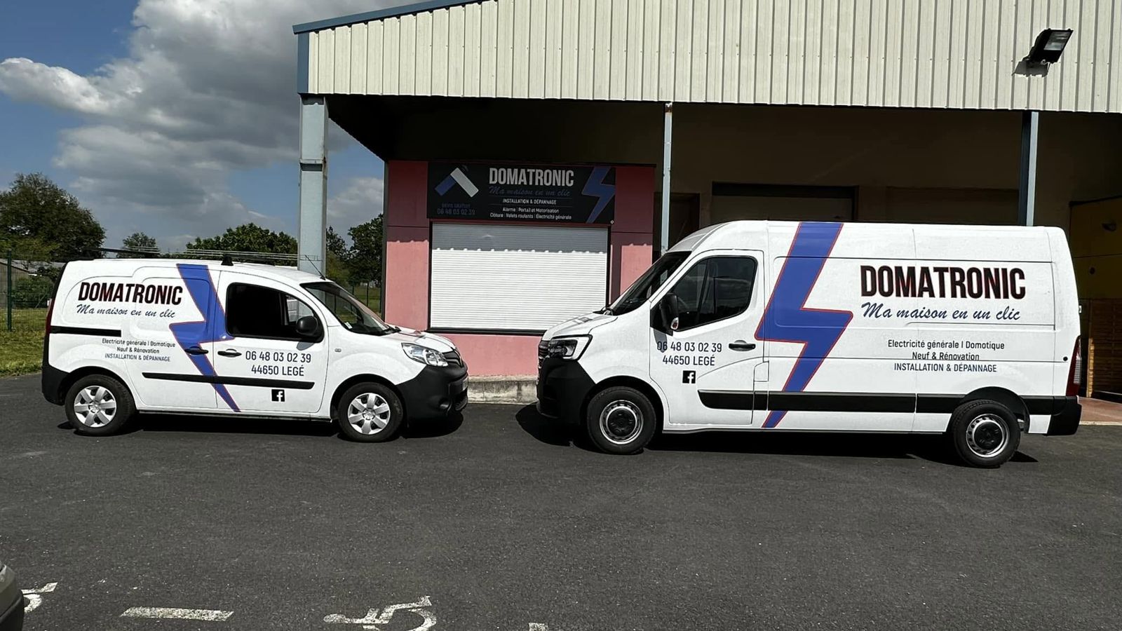 Le local Domatronic à Legé et ses deux véhicules